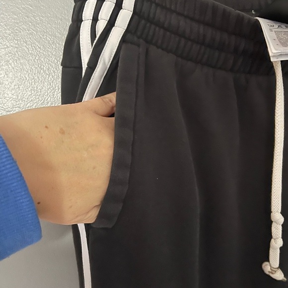 Adidas signature joggers S - Picture 2 of 7
